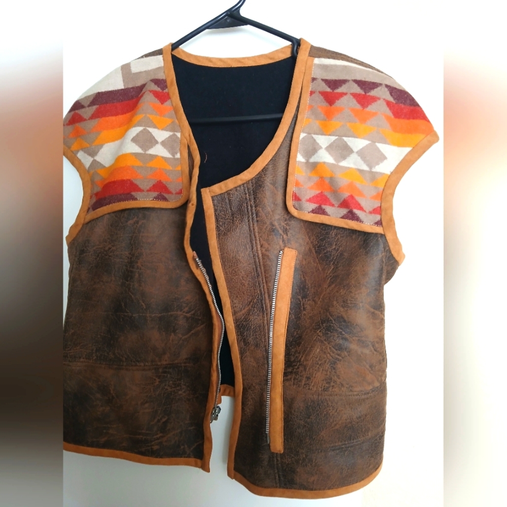 Pendleton Bomber Vest With Capped Sleeves. Faux Suede Trimming